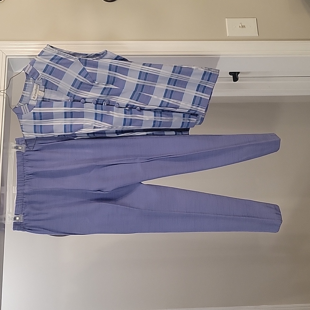 Dressy sleeveless Pant suits